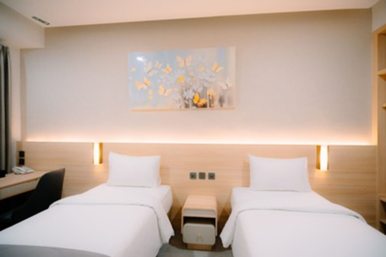 Standard, Twin Beds