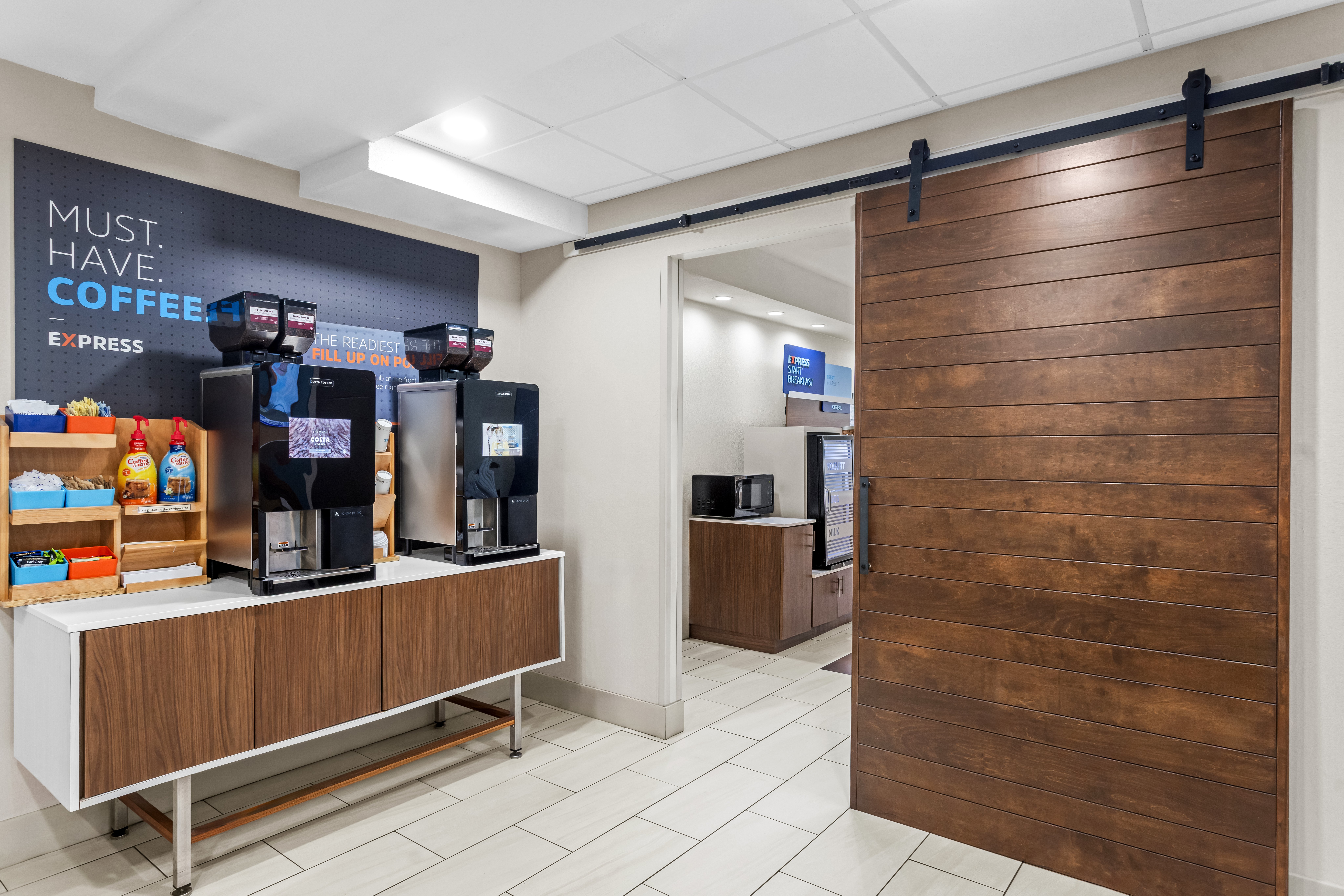 Holiday Inn Express Hotel Suites Savannah Midtown 9/81