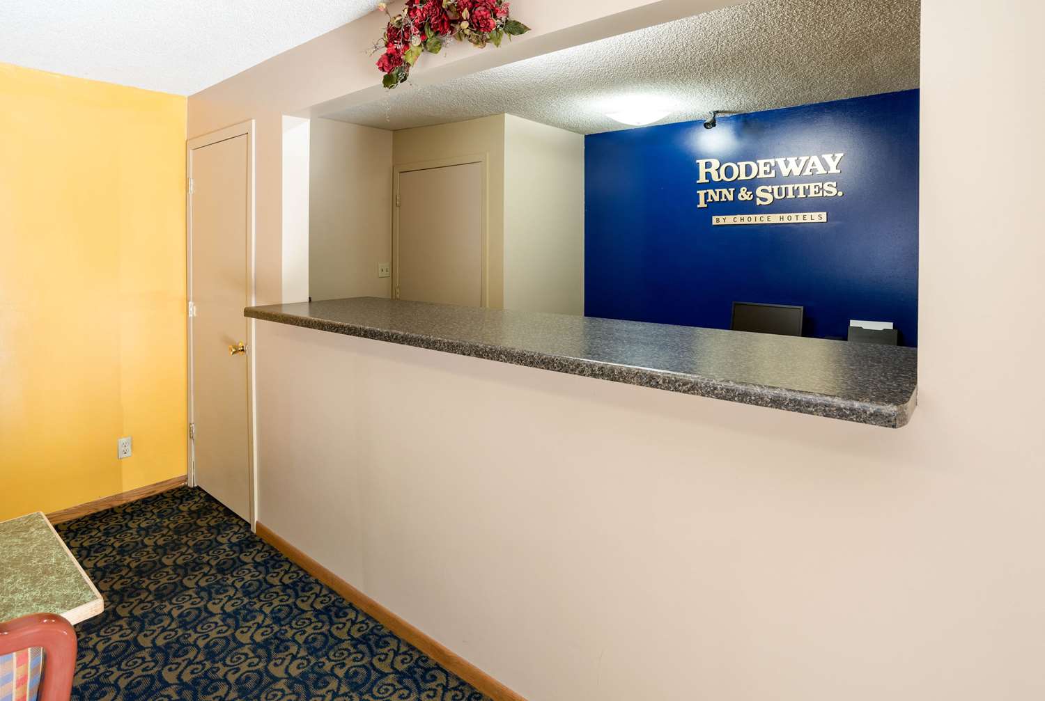 Rodeway Inn & Suites Austin I-90 2/9