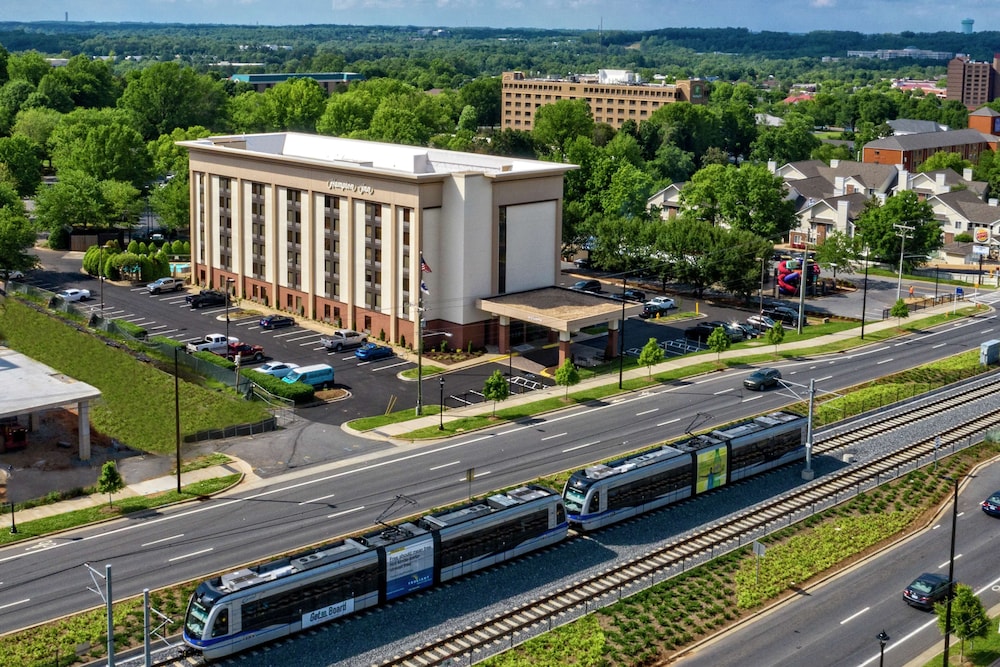 Hampton Inn Charlotte University Place 6/40