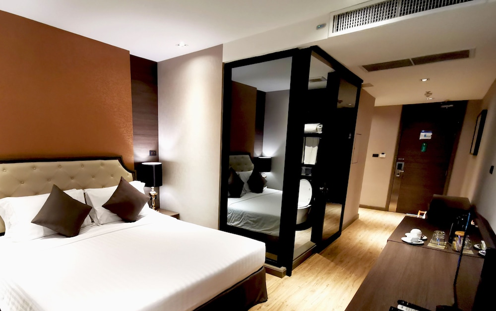 The Duchess Hotel (SHA Plus) 6/32