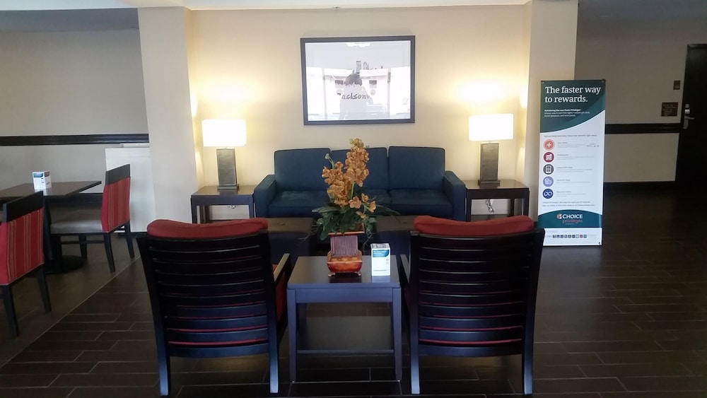 Comfort Suites Baymeadows Near Butler Blvd 25/27