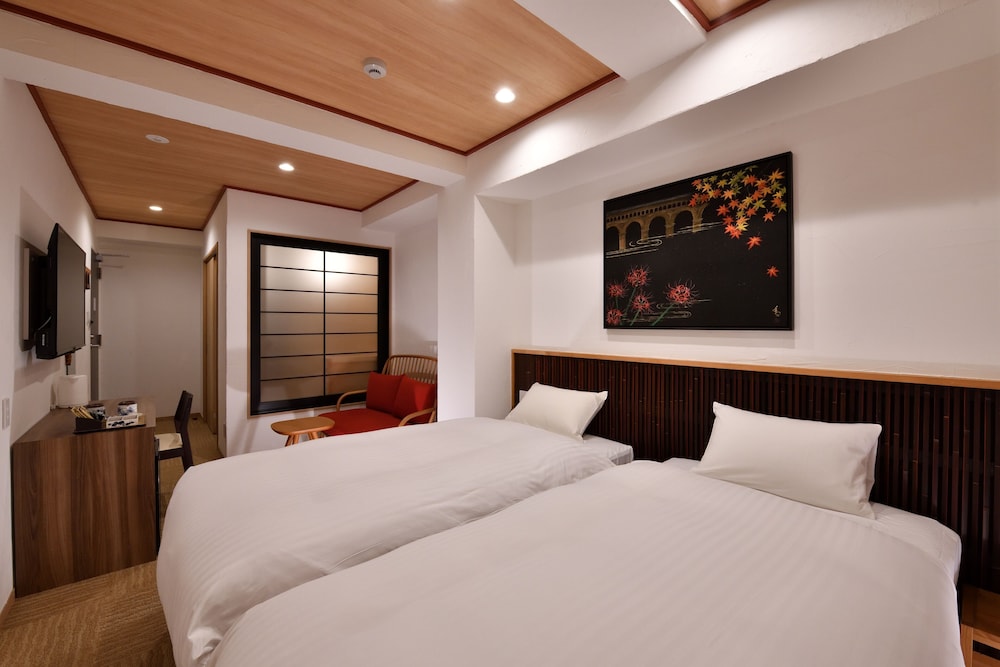 Female Only, Deluxe, Twin Beds