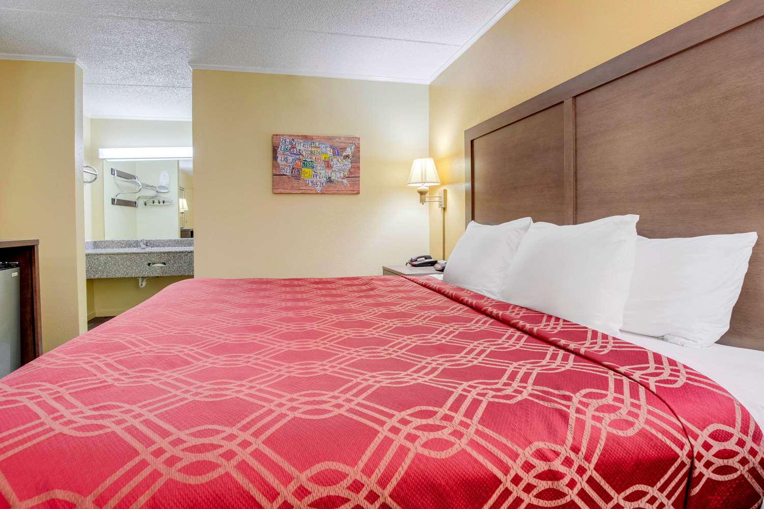 Econo Lodge Lenoir City 23/33
