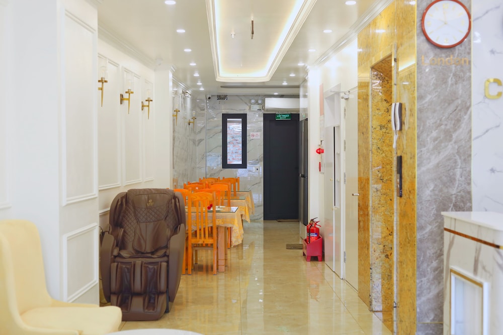 Chemi Hanoi Airport Hotel 4/40
