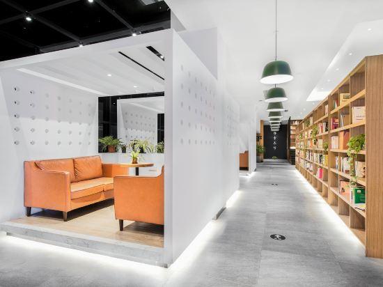 Yuhuayuan Design Hotel (Haizhou Meilan Airport Hongzhou Jiangshan) 8/28