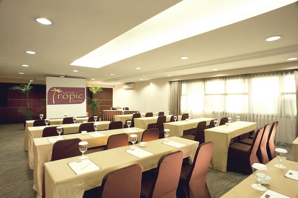 Grand Tropic Suites Jakarta 50/64