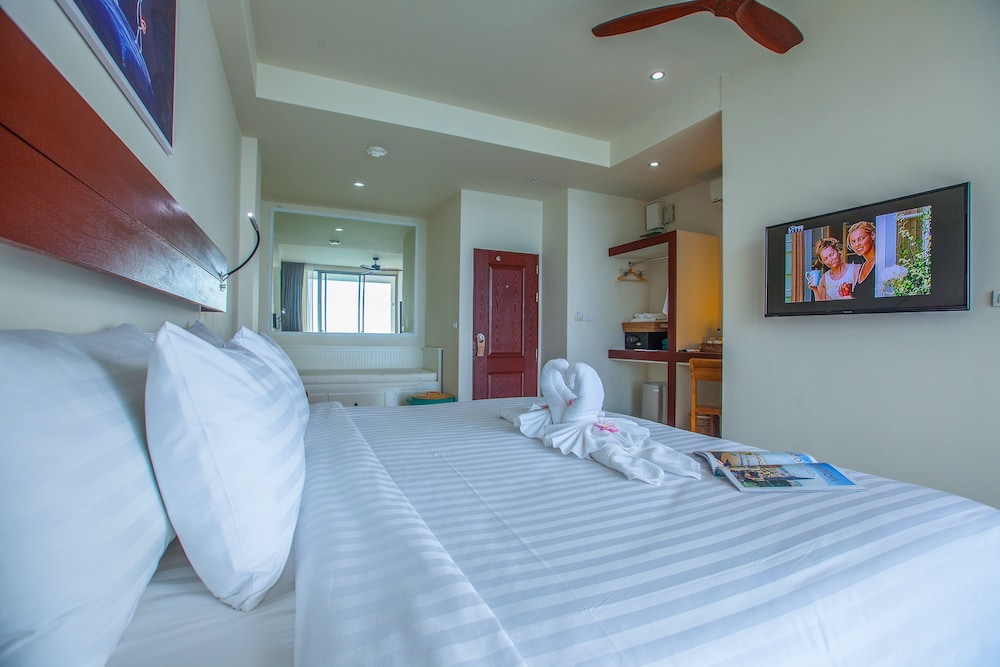 DELUXE, DOUBLE OR TWIN BED, SEA VIEW
