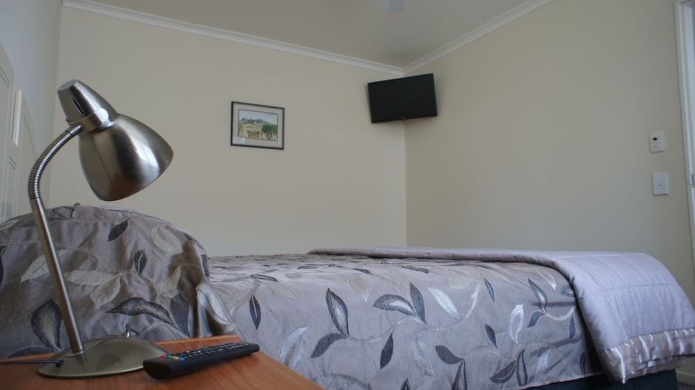 Bks Egmont Motor Lodge 14/30