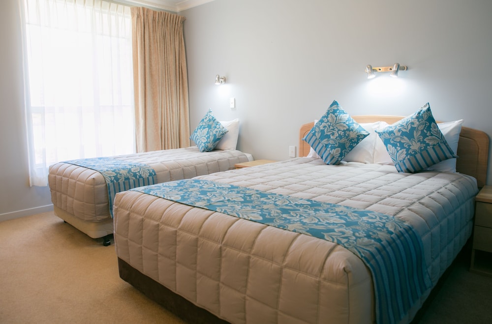 GOSFORD PALMS MOTOR INN 13/62