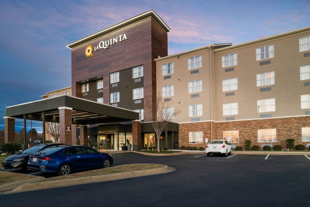 La Quinta Inn and Suites by Wyndham Montgomery 43/50