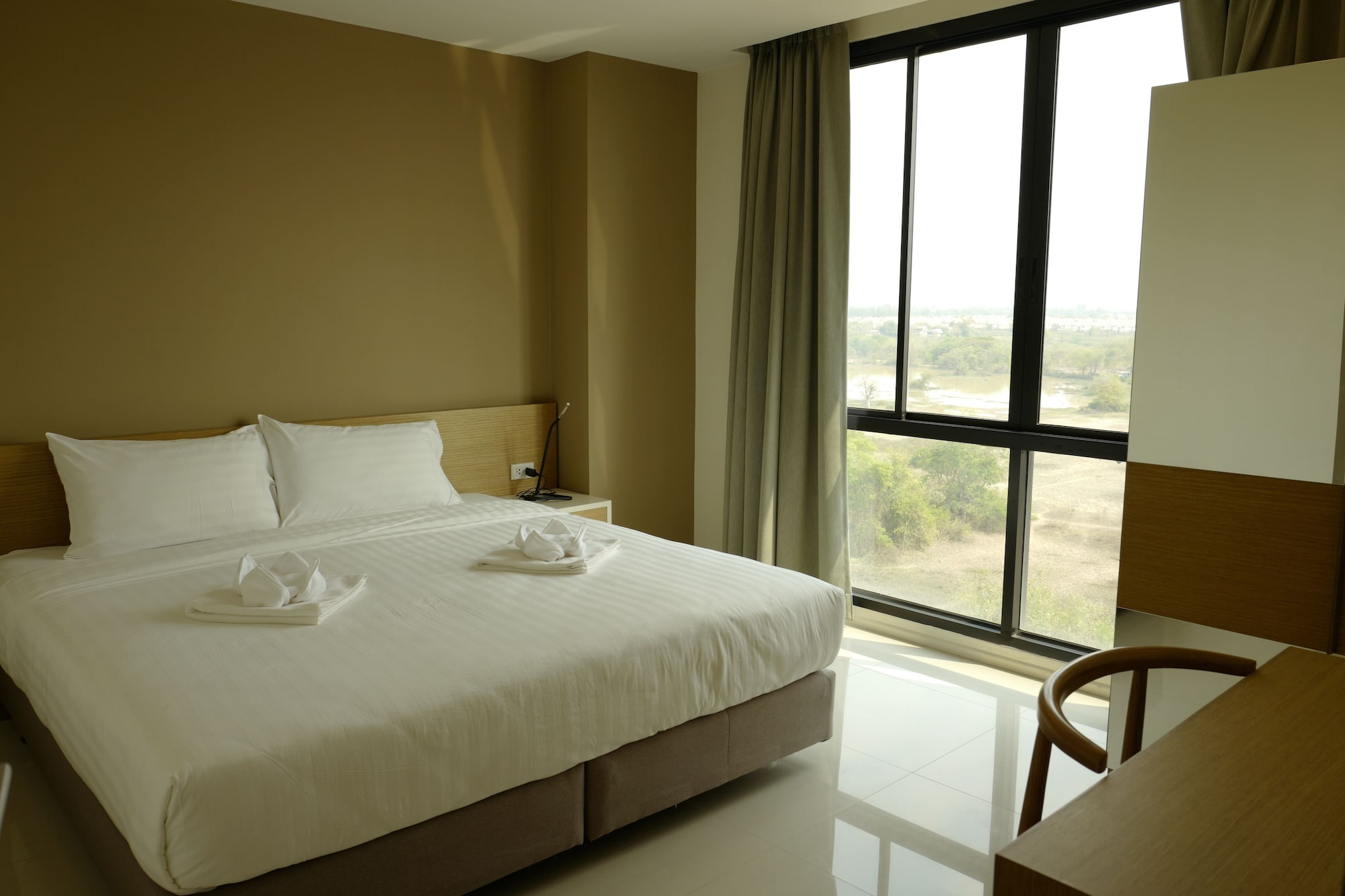 2 BEDROOMS, JUNIOR SUITE, CITY VIEW, 2 BATHROOMS