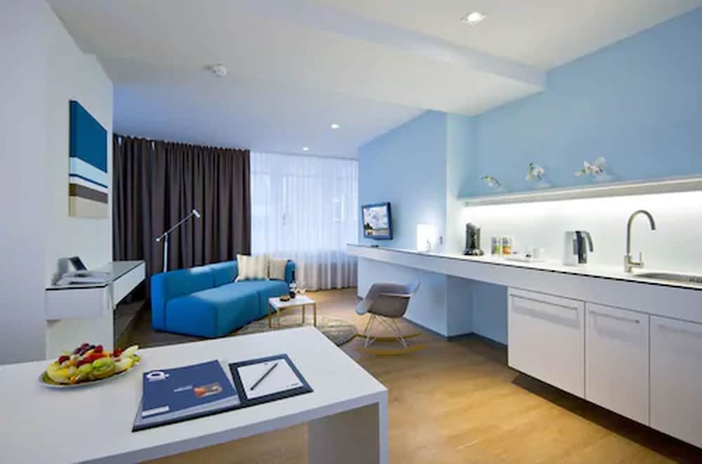 Junges Hotel Hamburg 13/50