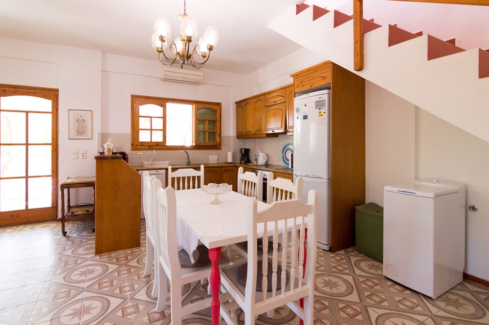 Villa Athena 48/77