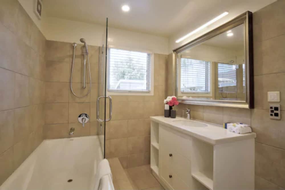 Queenstown House Boutique Bed and Breakfast and Apartments 50/50