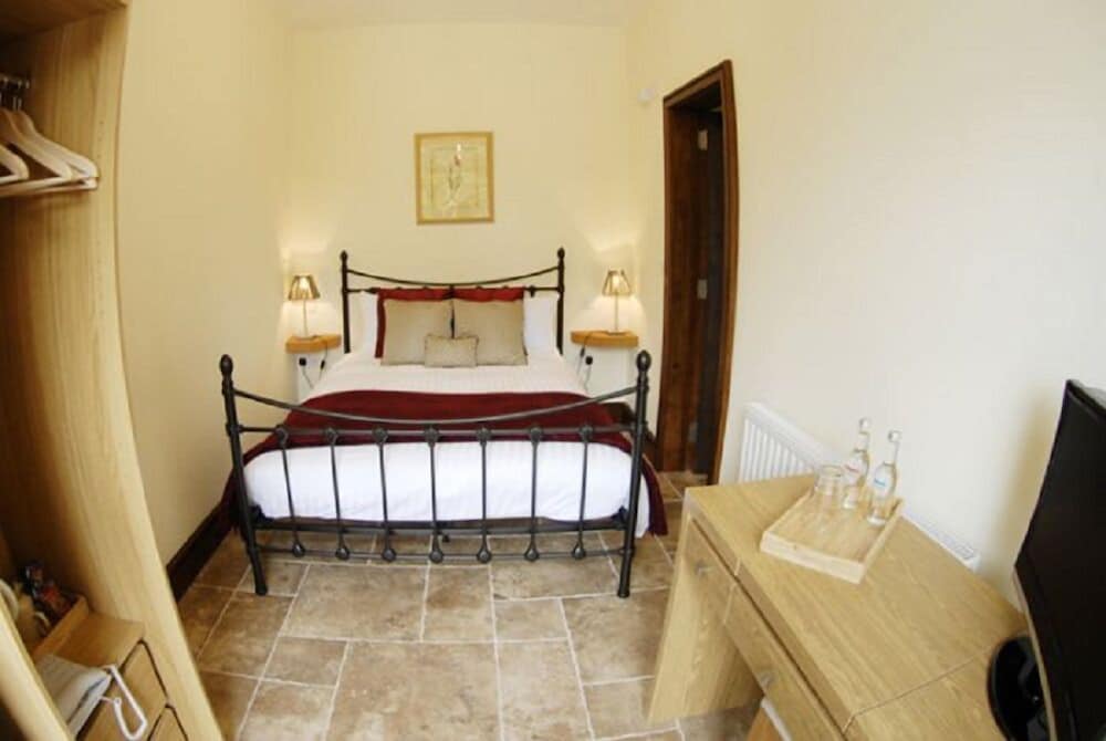 Basic, Double Bed, Small