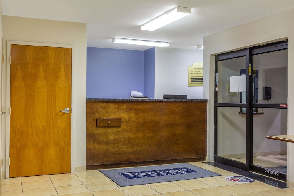 Brentwood Inn and Suites (ex. Americas Best Value Inn and Suites Glen Allen/Richmond) 9/42