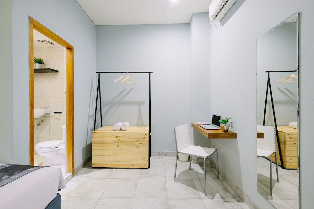 Lopi Hotel 34/36
