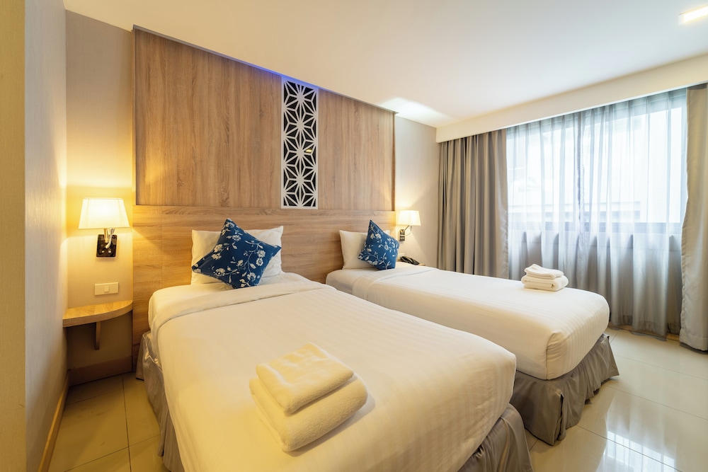 DELUXE, TWIN BEDS