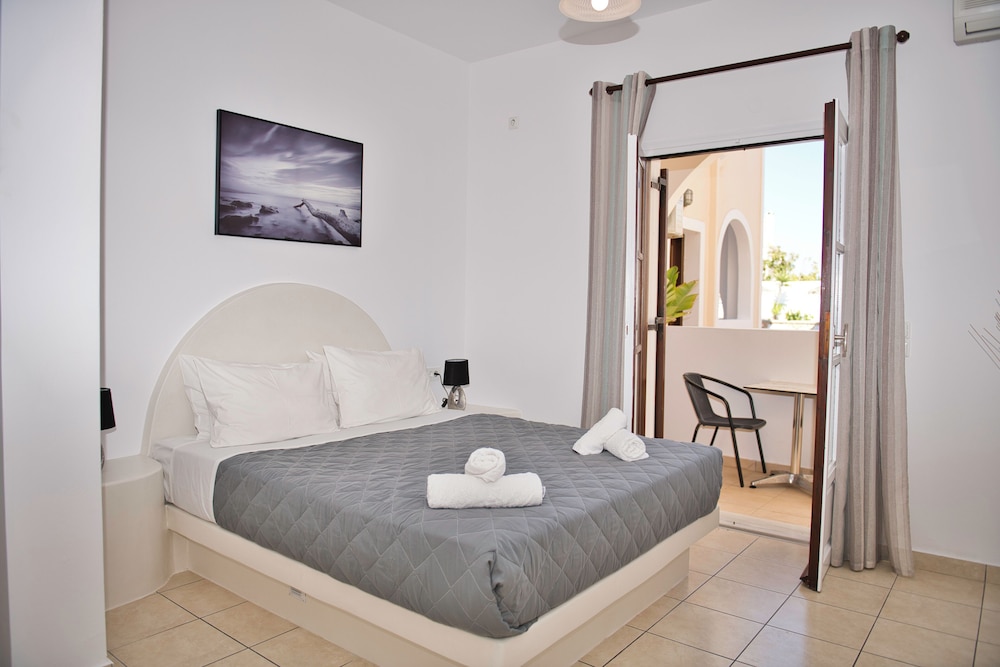 DELUXE, DOUBLE BED