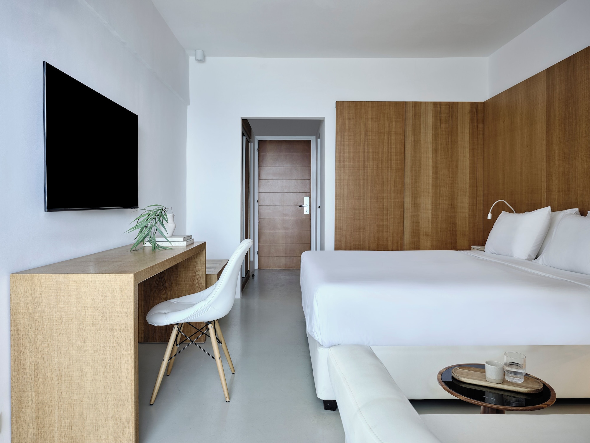 DELUXE, DOUBLE OR TWIN BED, INLAND VIEW