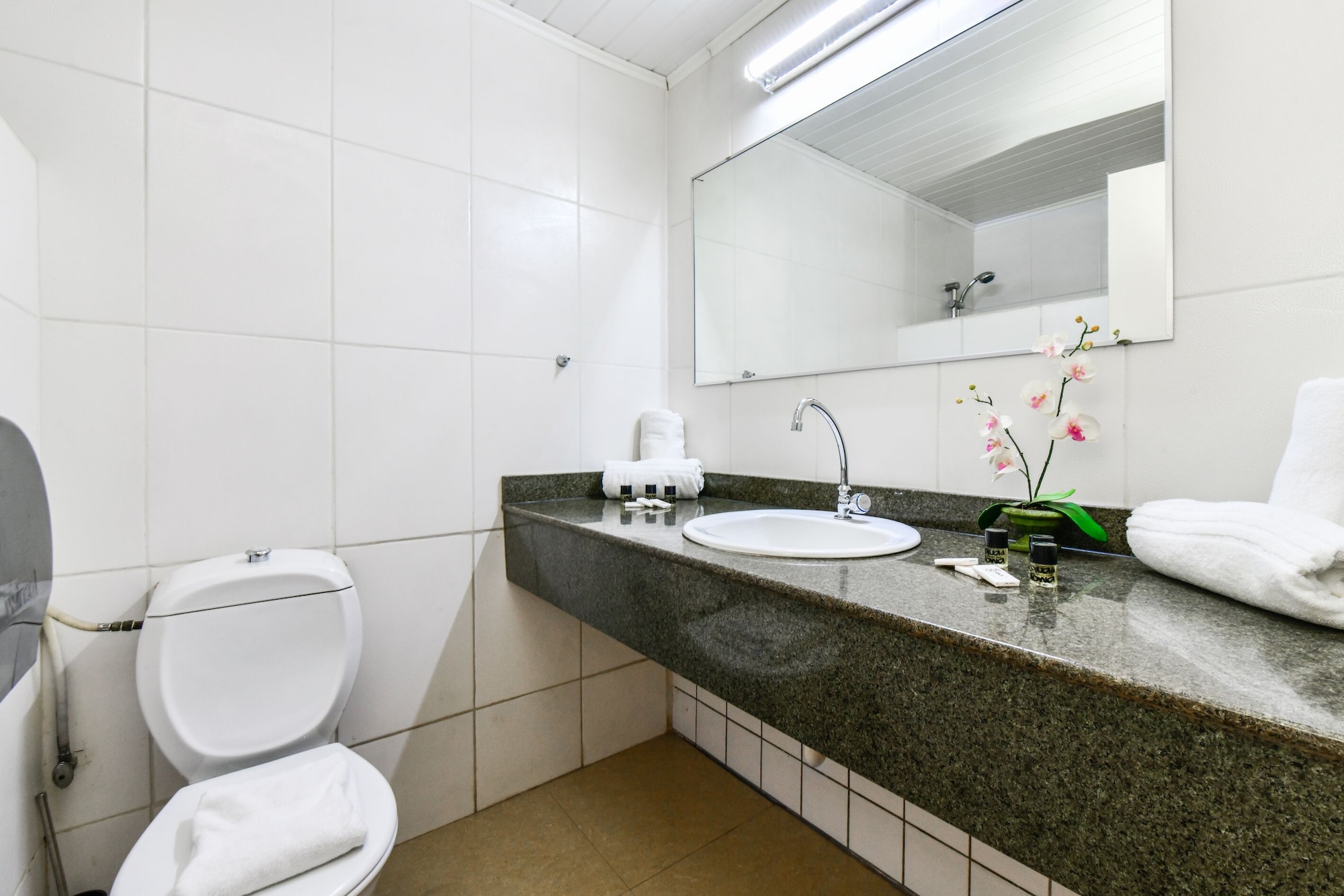 2 BEDROOMS, SUITE