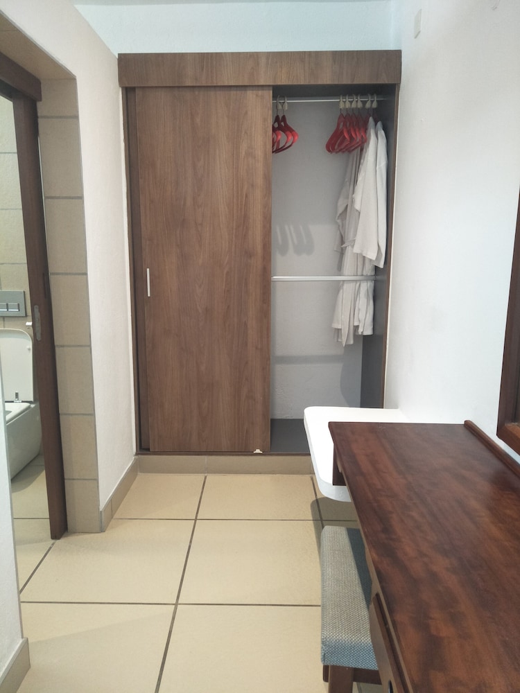 Travellers Beach Hotel and Club 22/50