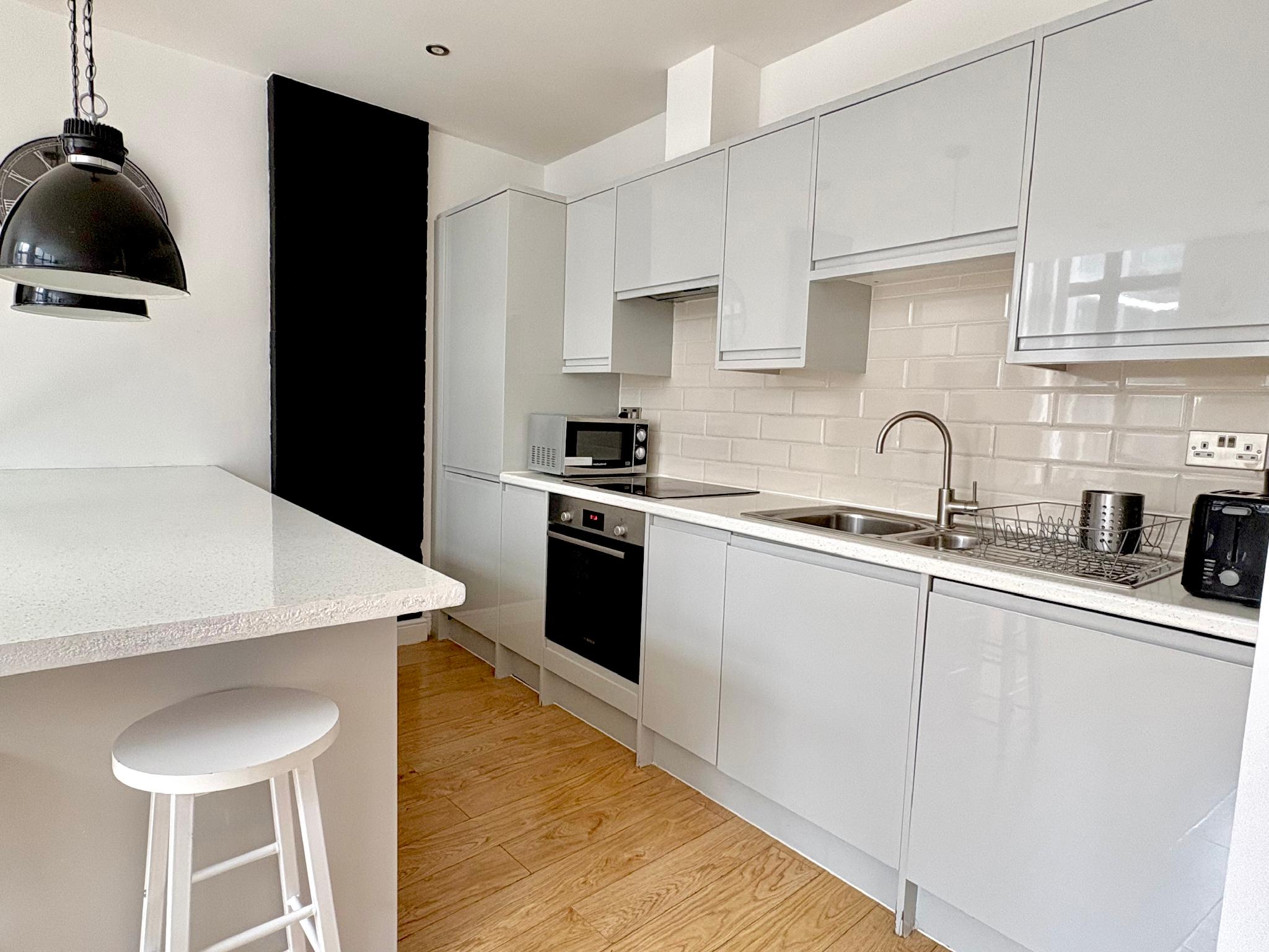 Shoreditch Apartments by PrimeCityHosts 3/37