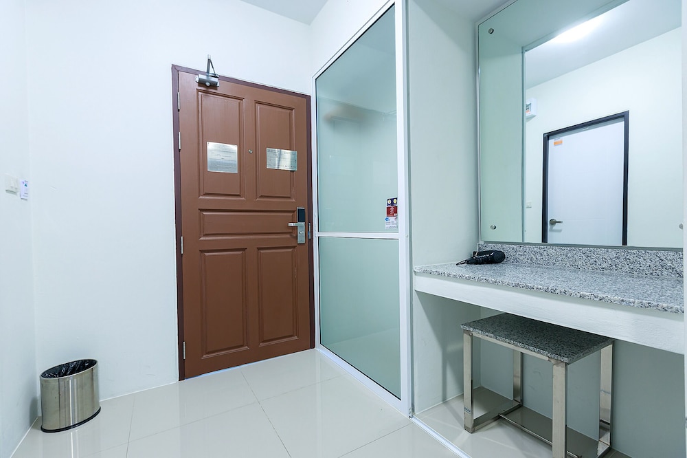 Siam Rama 9 Hotel 50/50