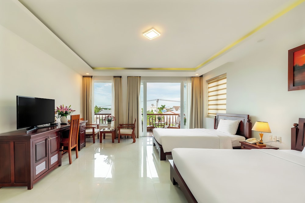 1 BEDROOM, DELUXE, TWIN BEDS, POOL VIEW