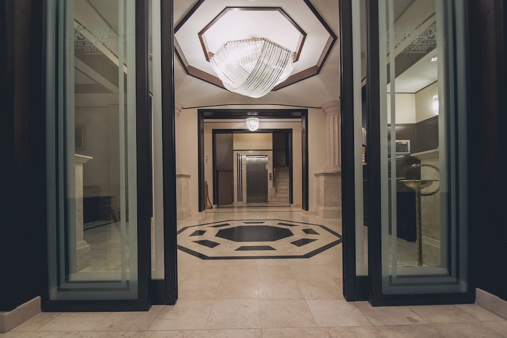 HOTEL BULEVARD PREDEAL 36/56