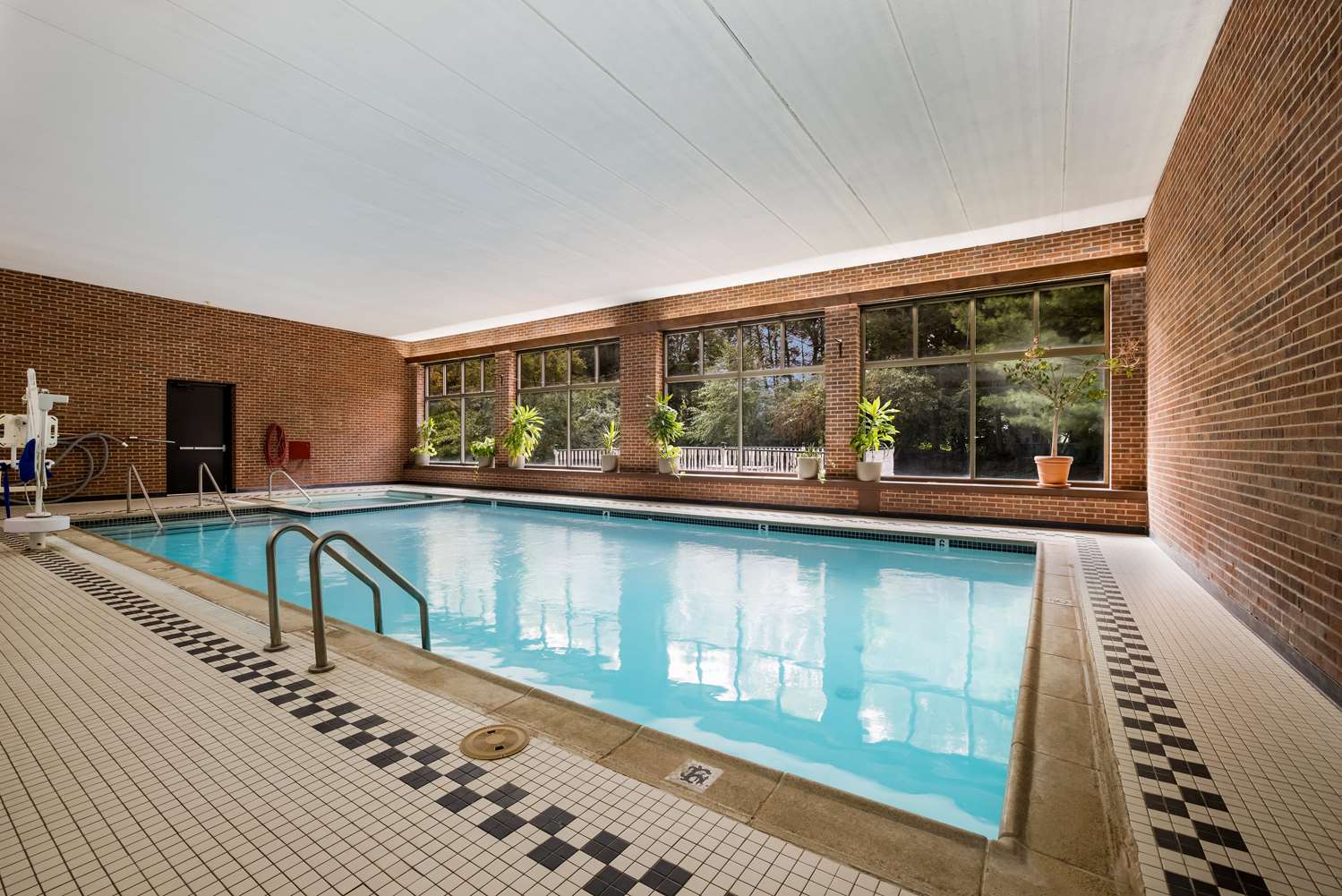 Best Western Grand Victorian Inn 24/48