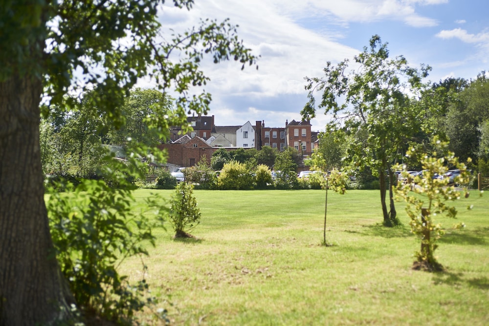The Angel Inn Hotel 48/58