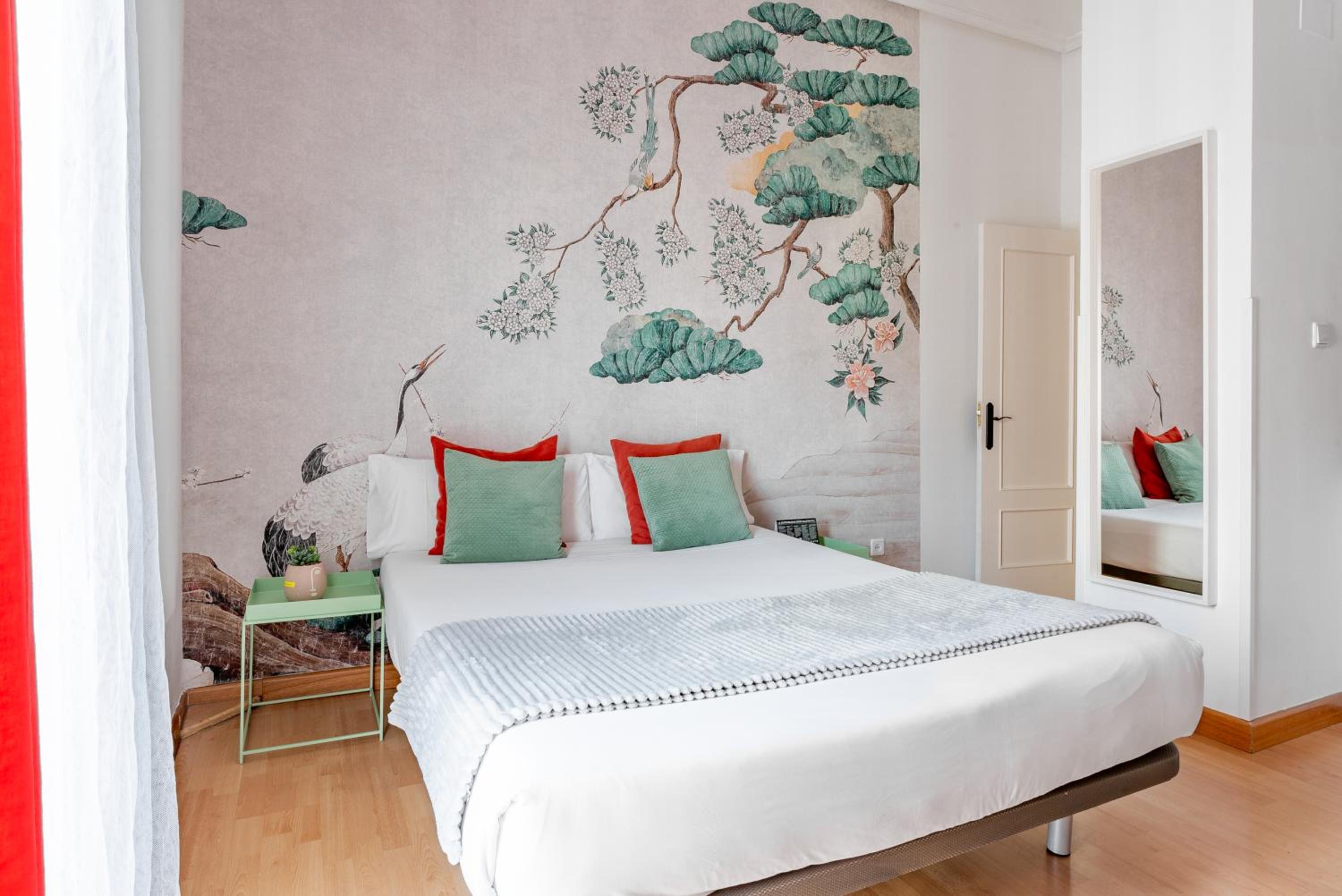Studio, King Bed, Gran Via View