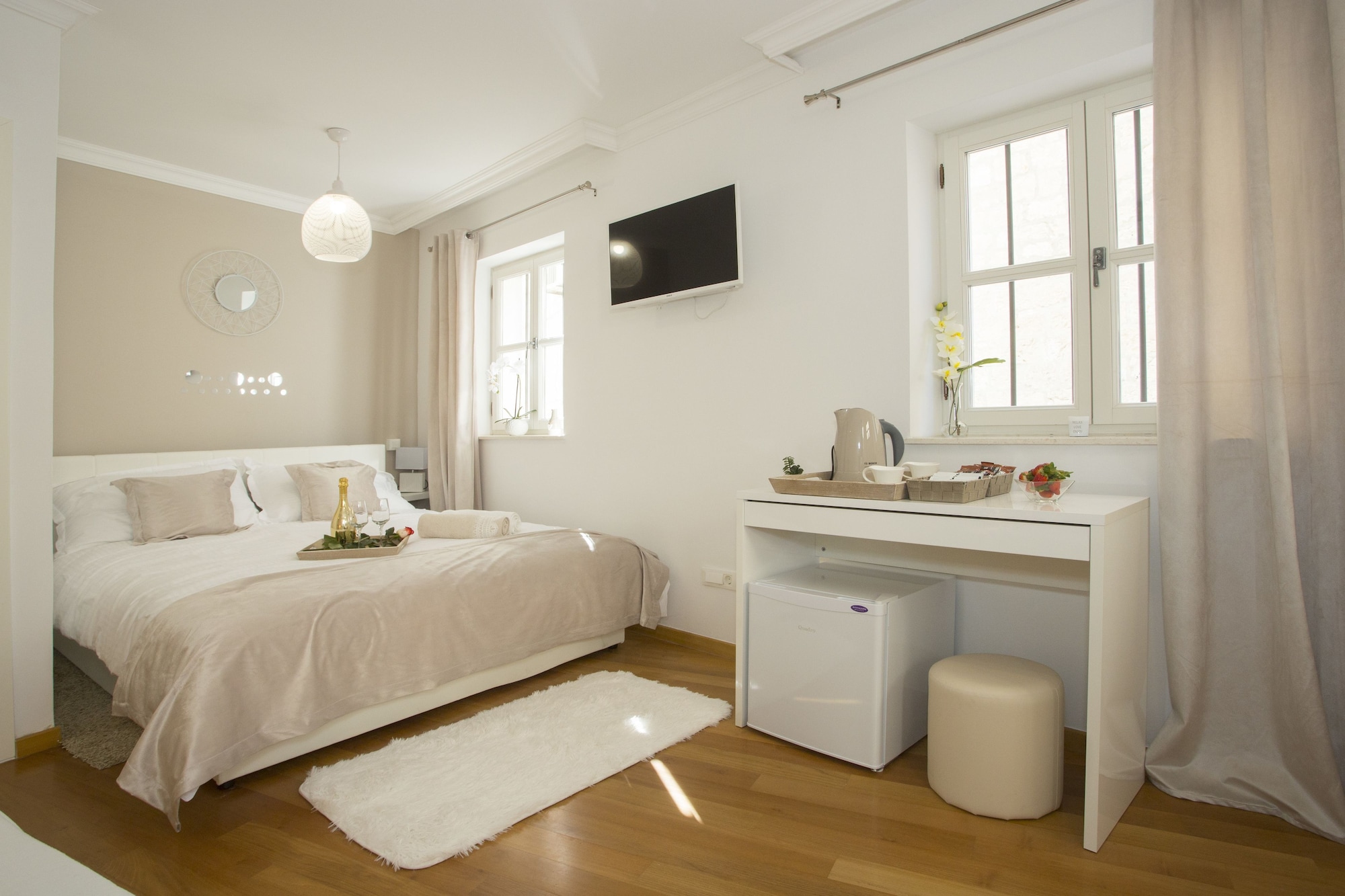 1 BEDROOM, DELUXE, DOUBLE BED, MOUNTAIN VIEW