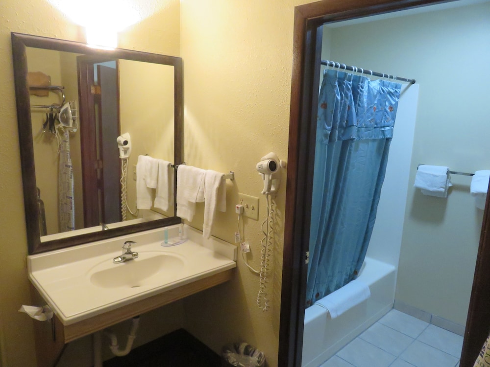 Americas Best Value Inn Story City 4/15