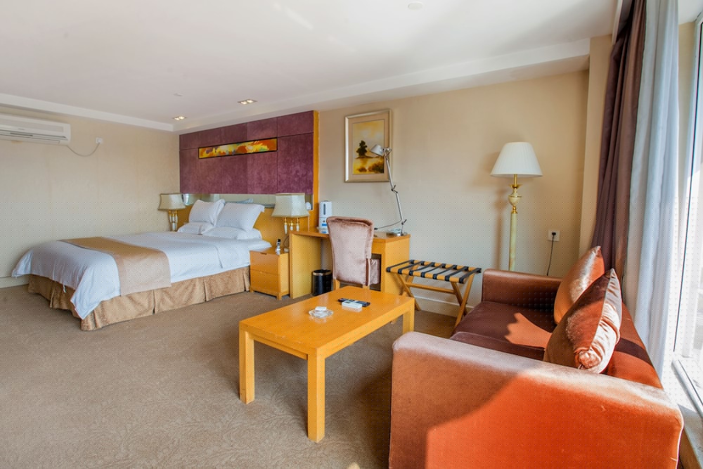 Louis Hotel Zhongshan 32/40