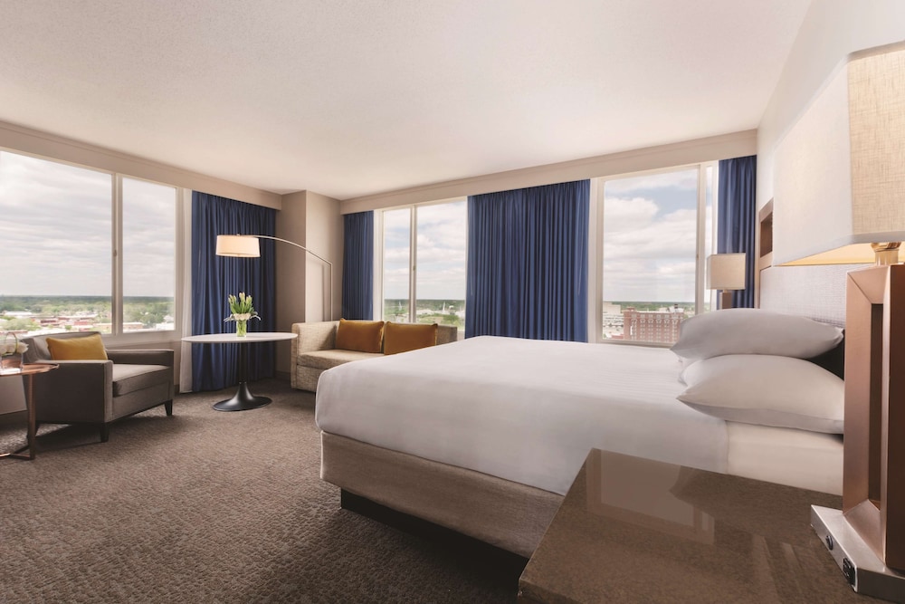 Hyatt Regency Wichita 27/80