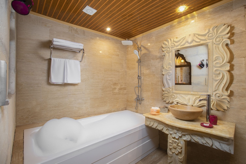 Carna Cave Hotel 48/50