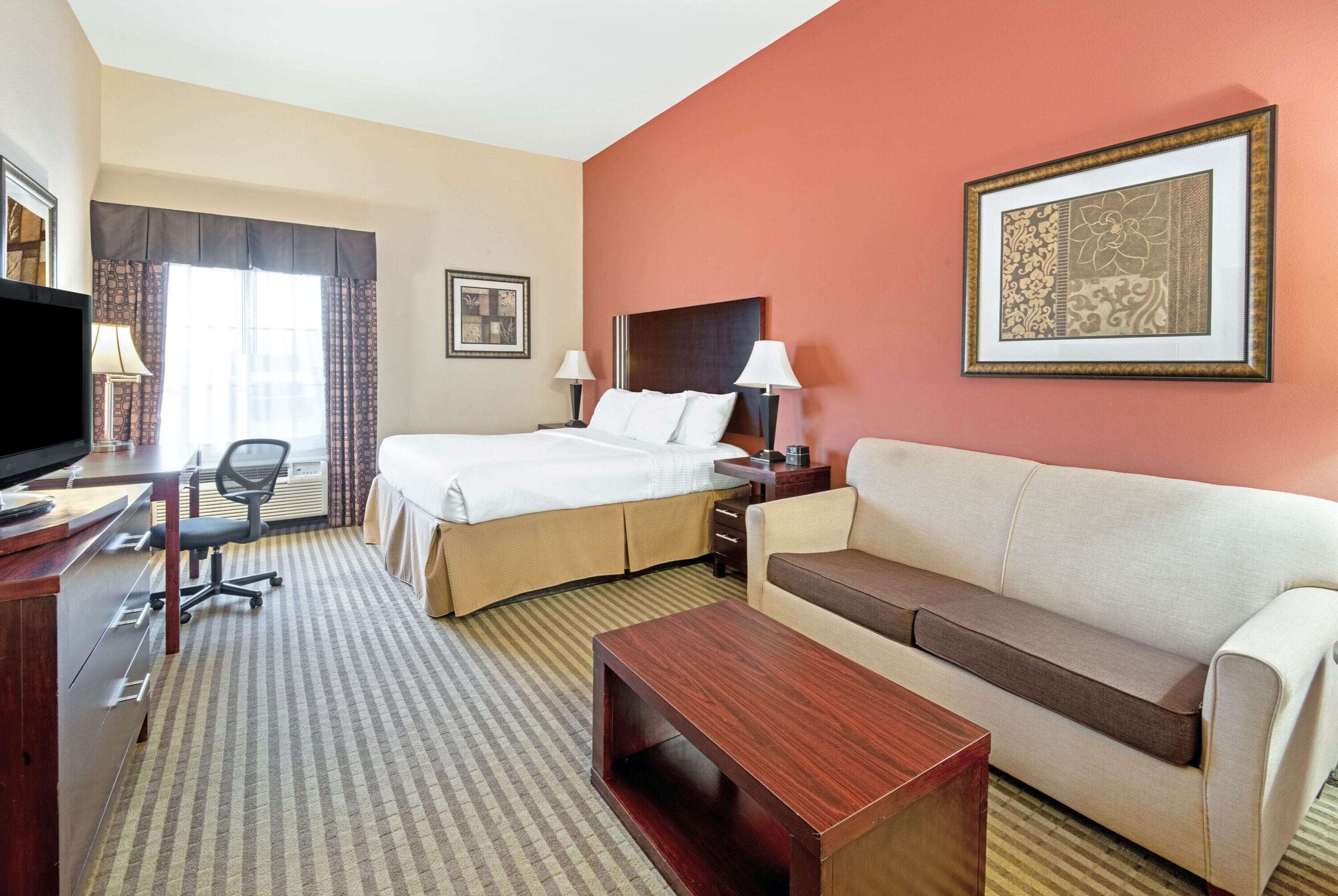 Deluxe, King Bed, Accessible, La Quinta Inn And Suites By Wyndham Woodward 3/7