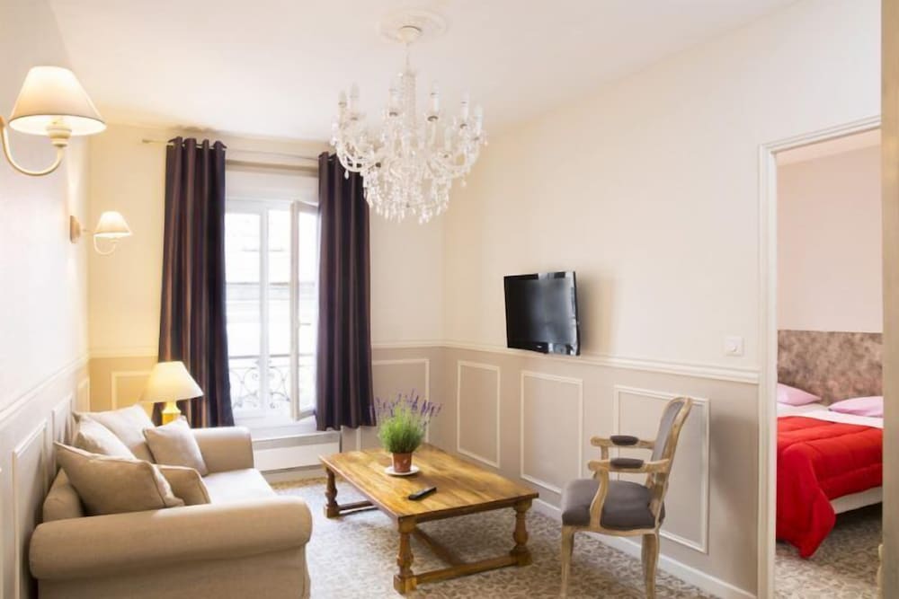 Bastille Hostel 28/47