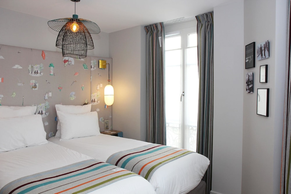 CLASSIC, TWIN BEDS