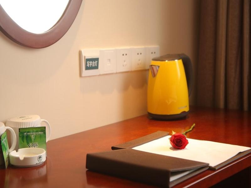 GREENTREE INN SHANGQIU NORMAL COLLEGE WENHUA(W)ROAD HOTEL 37/54