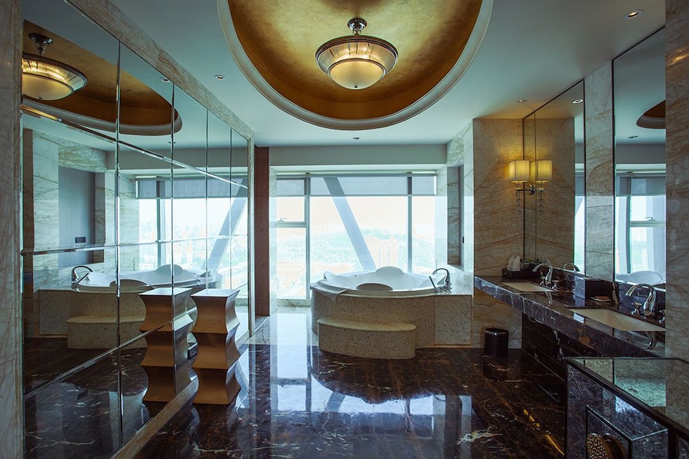 Universal Hotel Urumqi 22/33