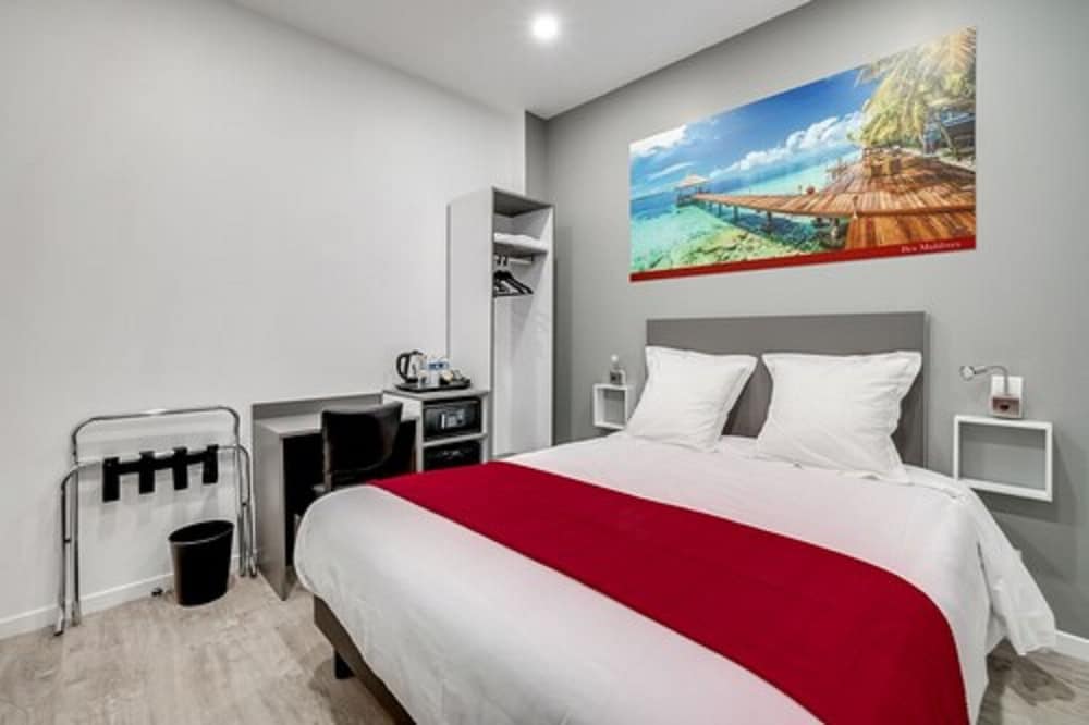 Paris Hotel Clichy 9/36