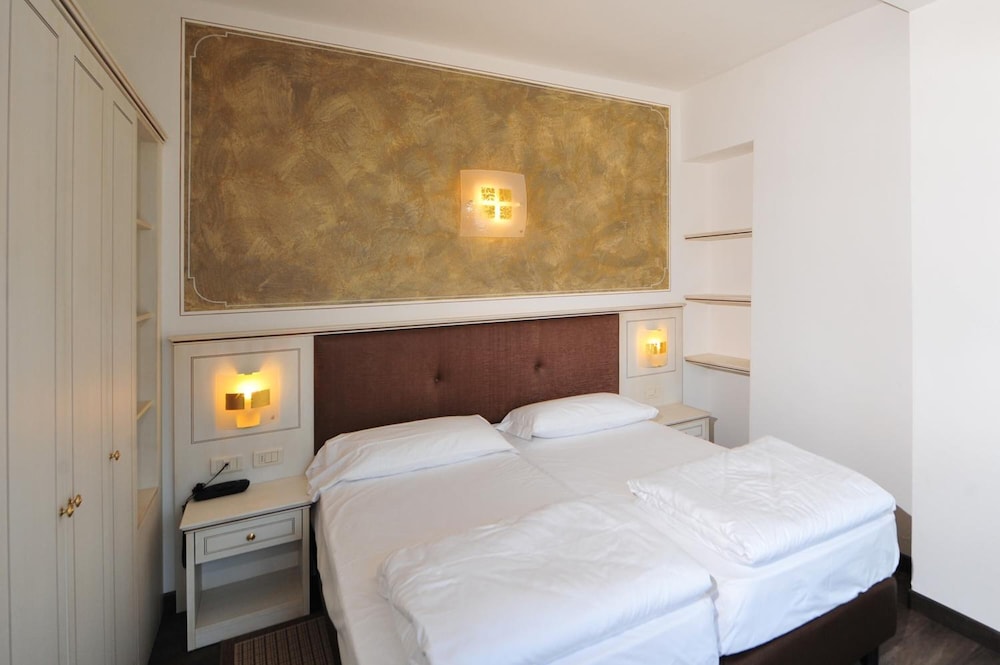 Hotel Sogno Del Benaco 16/63