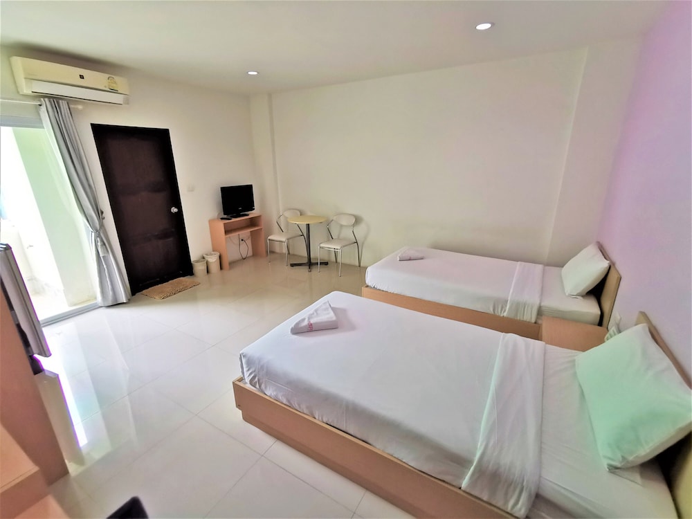 DELUXE, TWIN BEDS