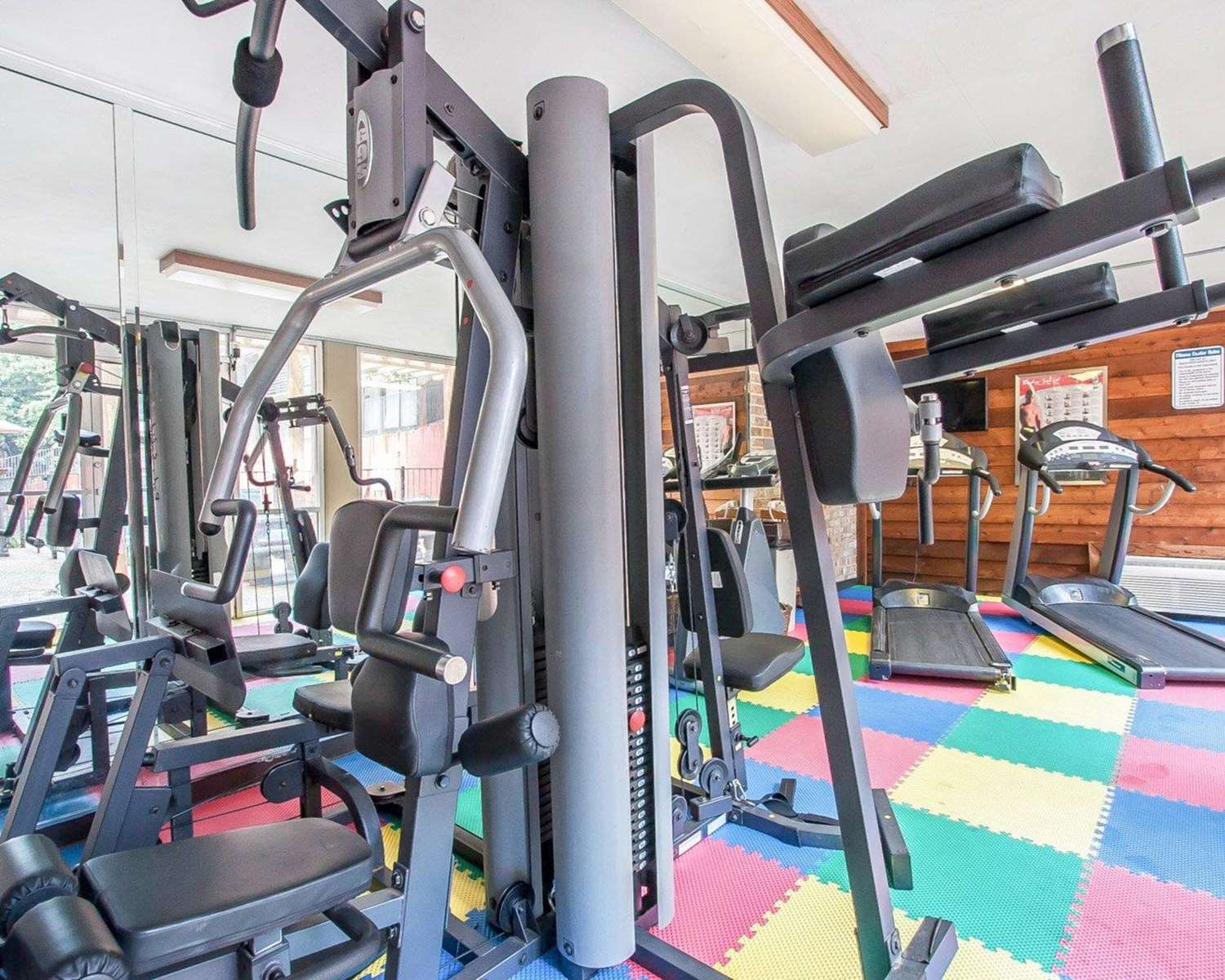 Clarion Inn & Suites University Center 17/27