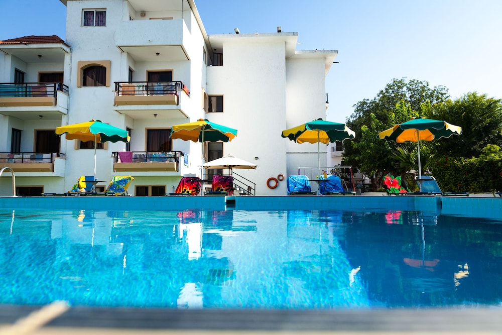 Anixis Hotel 7/52
