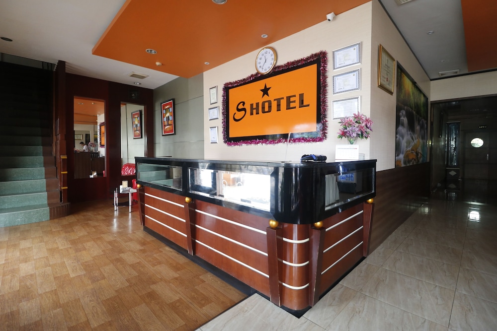 Reddoorz Plus Near Dc Mall Batam 4/39